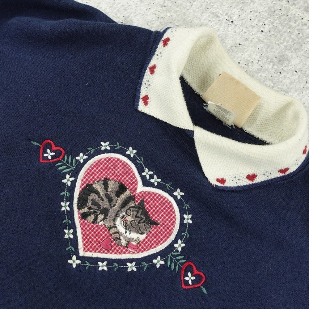 Vintage Top Stitch Morning Sun Cat Heart Embroidered Collared Sweatshirt Large